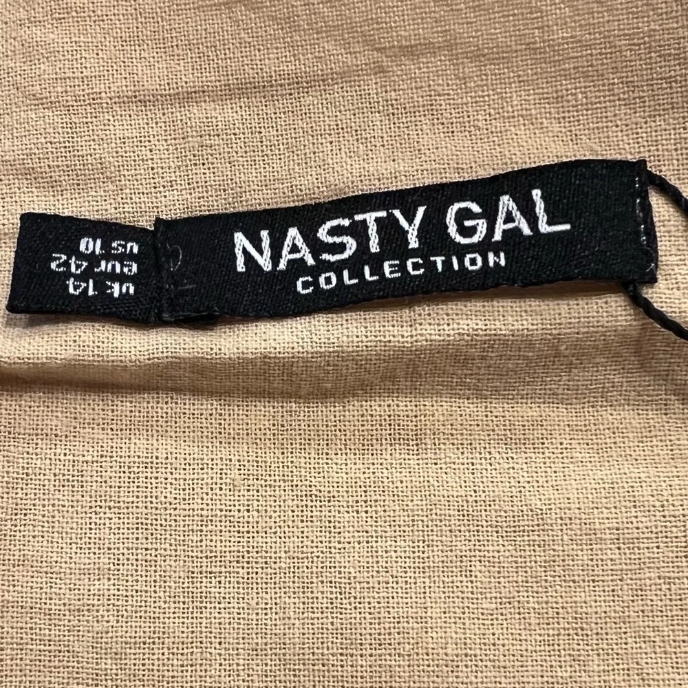 Nasty Gal Overall Winner Wide Leg Overalls Stone  Pleated Jumpsuit NWT size 10 - Picture 3 of 6